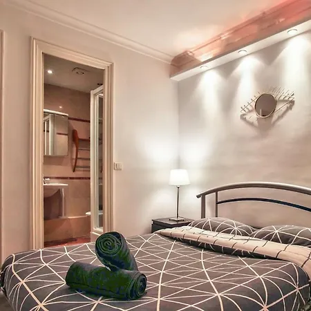 Tour Eiffel Sevres - Babylone 3 *